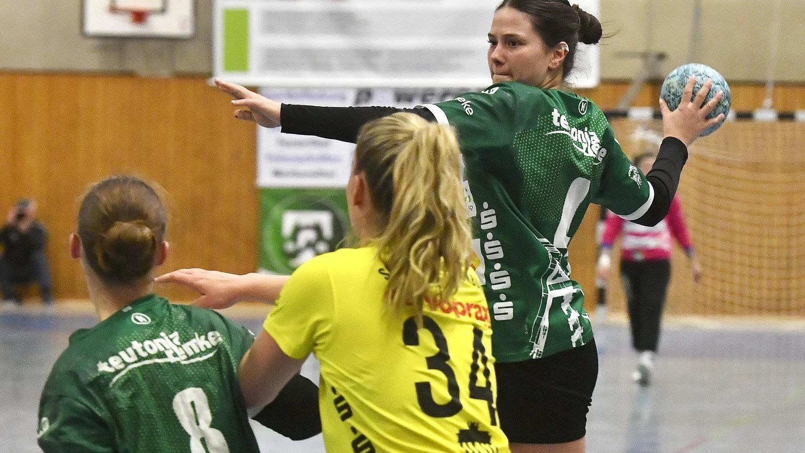 Bochumer Handballerinnen sind nicht zu stoppen - Torjägerin trifft 14 Mal